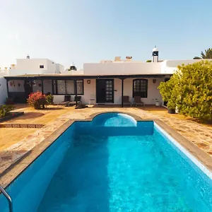 https://villa-luxury.puertodelcarmen-hotels.org
